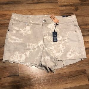 American Eagle HI-RISE SHORTIE